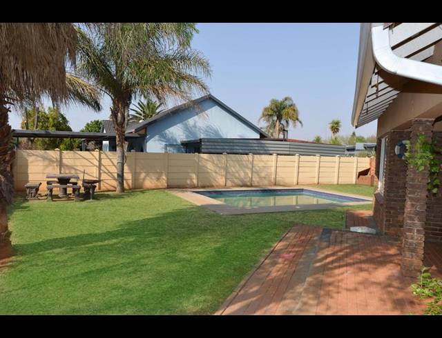 4 BEDROOM HOUSE FOR SALE IN CULEMBORG PARK